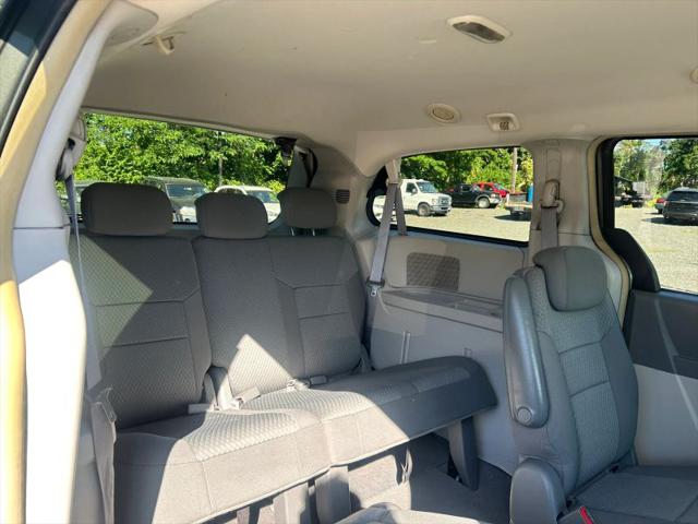 2010 Chrysler Town & Country LX
