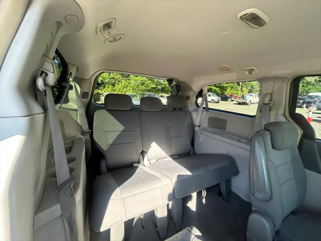 2010 Chrysler Town & Country LX