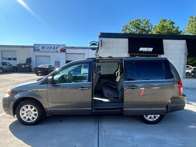 2010 Chrysler Town & Country LX