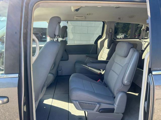 2010 Chrysler Town & Country LX