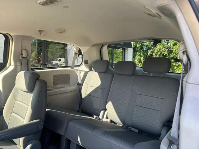 2010 Chrysler Town & Country LX