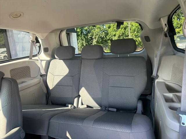 2010 Chrysler Town & Country LX