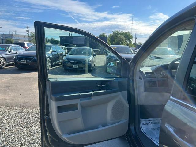2010 Chrysler Town & Country LX