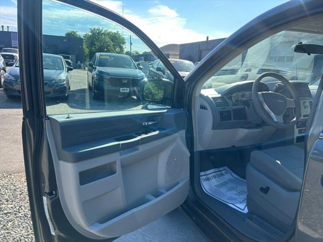 2010 Chrysler Town & Country LX