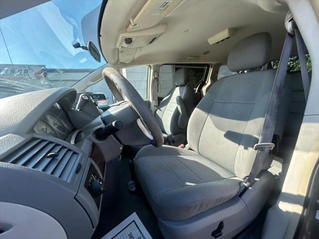 2010 Chrysler Town & Country LX