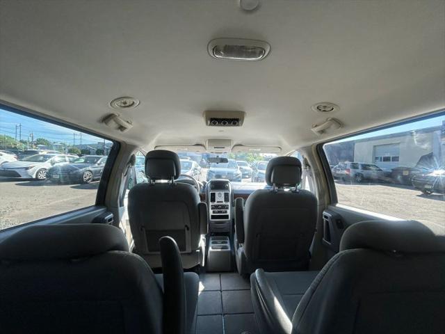 2010 Chrysler Town & Country LX