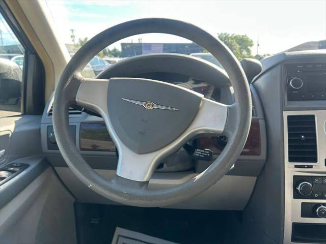 2010 Chrysler Town & Country LX
