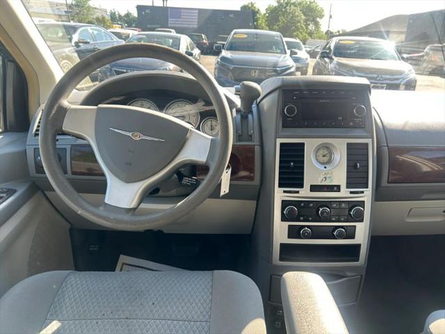 2010 Chrysler Town & Country LX
