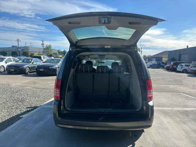 2010 Chrysler Town & Country LX