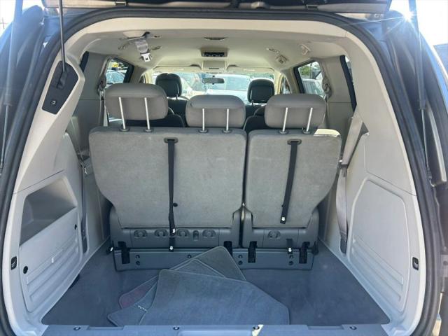 2010 Chrysler Town & Country LX