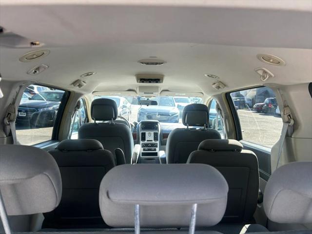 2010 Chrysler Town & Country LX