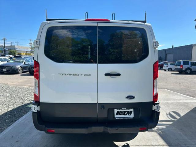 2016 Ford Transit w/60/40 Side Door w/RWB