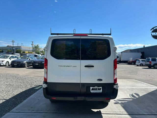 2016 Ford Transit w/60/40 Side Door w/RWB