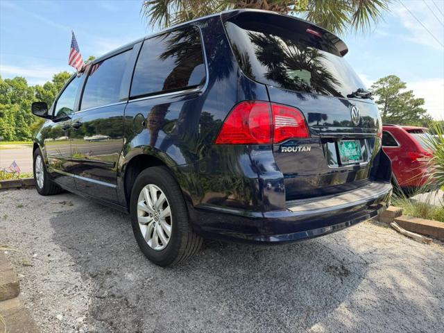 2012 Volkswagen Routan SE