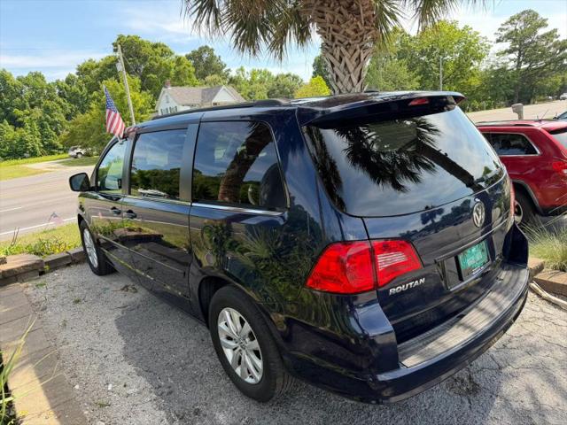 2012 Volkswagen Routan SE