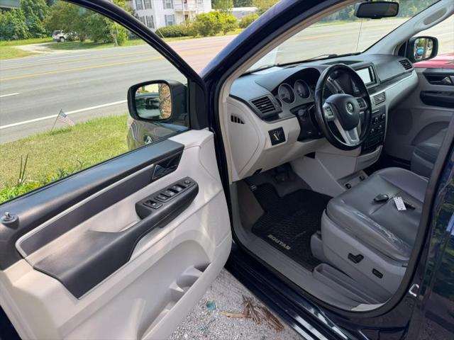 2012 Volkswagen Routan SE