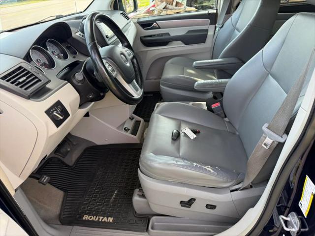 2012 Volkswagen Routan SE