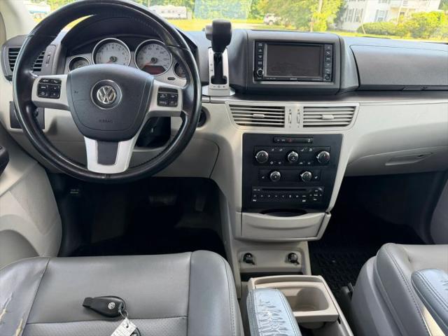 2012 Volkswagen Routan SE