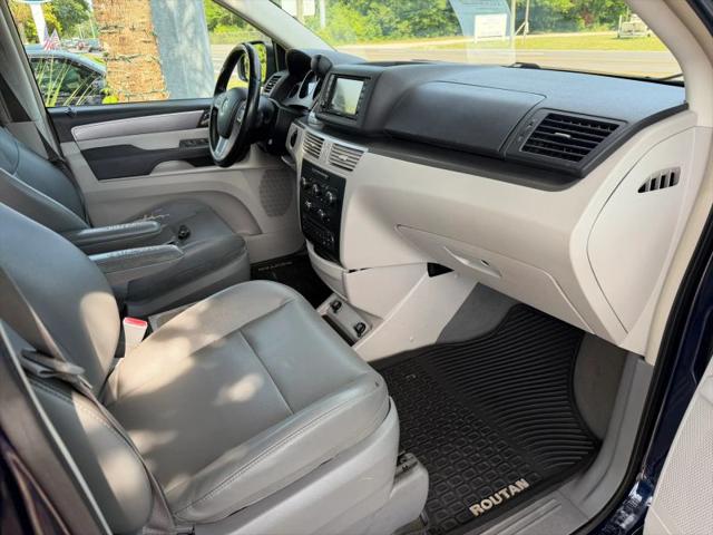 2012 Volkswagen Routan SE