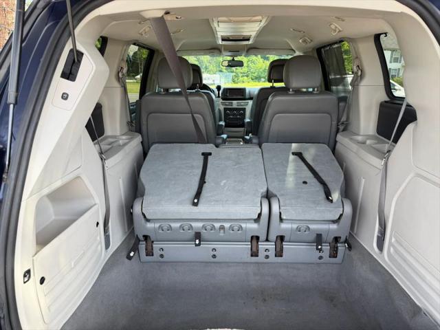 2012 Volkswagen Routan SE