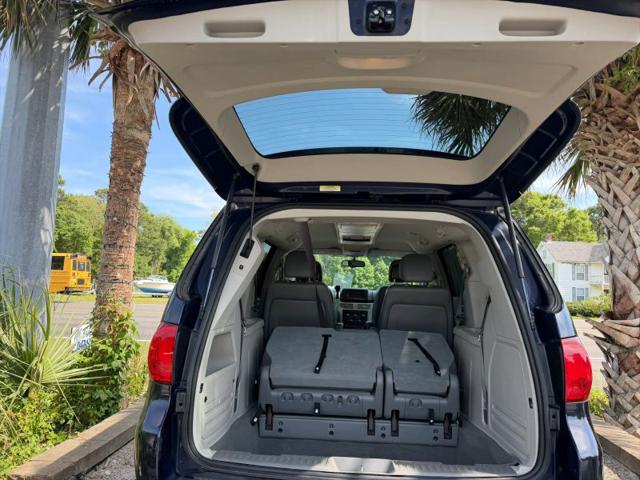2012 Volkswagen Routan SE