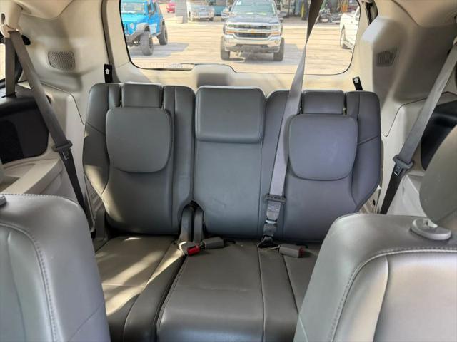 2012 Volkswagen Routan SE