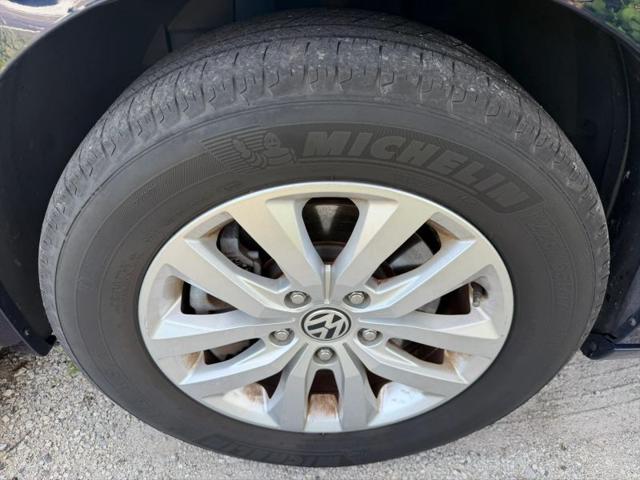 2012 Volkswagen Routan SE