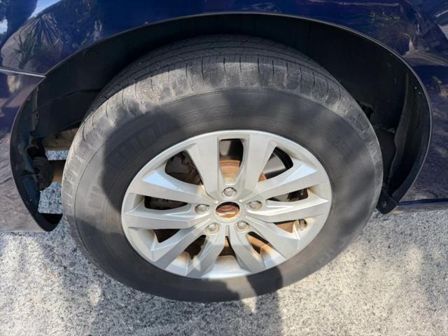 2012 Volkswagen Routan SE