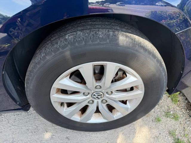 2012 Volkswagen Routan SE