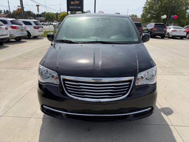 2016 Chrysler Town & Country Touring