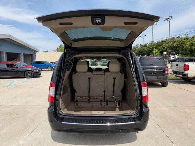 2016 Chrysler Town & Country Touring