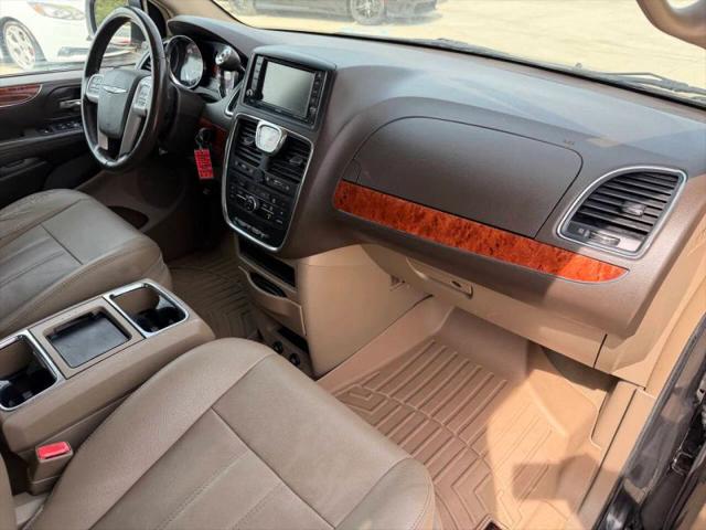 2016 Chrysler Town & Country Touring