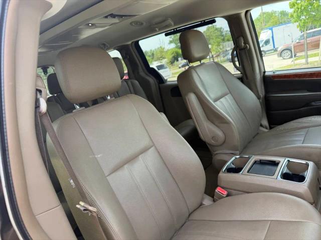 2016 Chrysler Town & Country Touring
