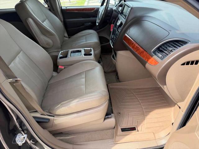 2016 Chrysler Town & Country Touring