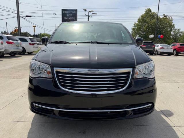 2016 Chrysler Town & Country Touring