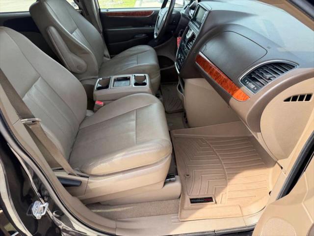2016 Chrysler Town & Country Touring