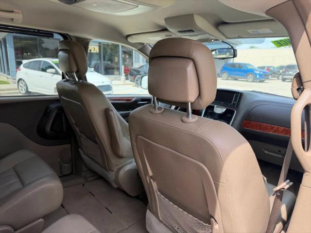 2016 Chrysler Town & Country Touring