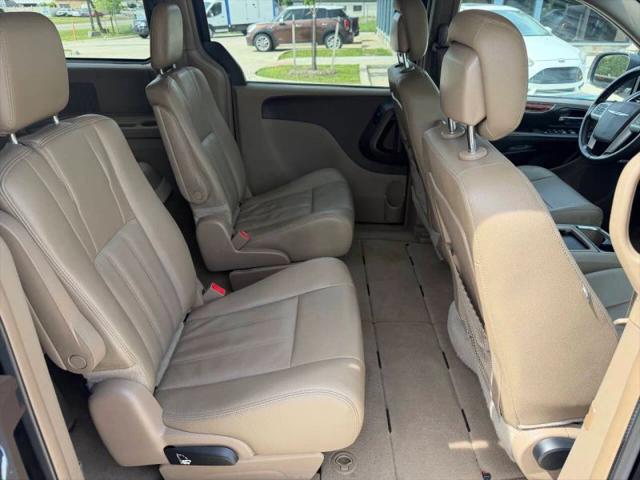 2016 Chrysler Town & Country Touring