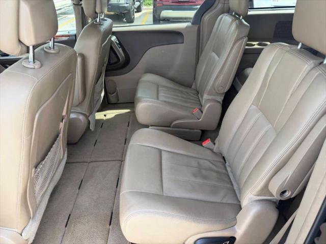 2016 Chrysler Town & Country Touring