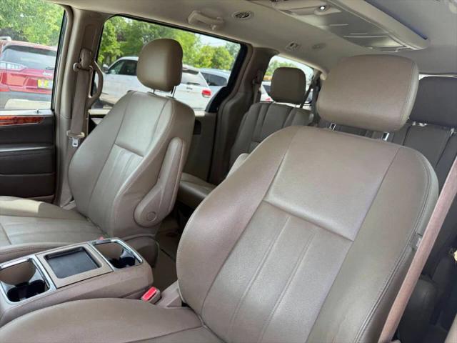 2016 Chrysler Town & Country Touring