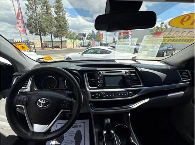 2019 Toyota Highlander LE