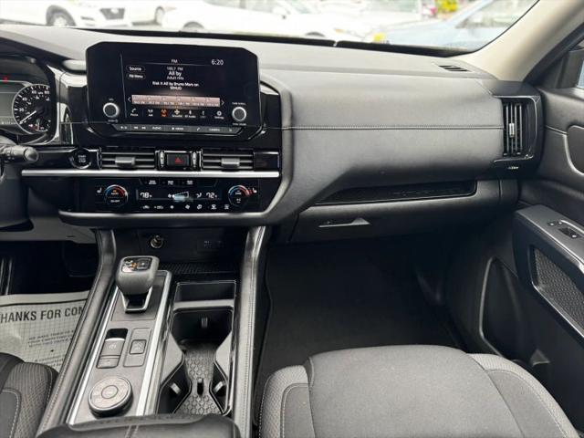 2025 Nissan Pathfinder SV 4WD