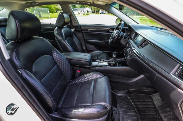 2017 Kia Cadenza Limited
