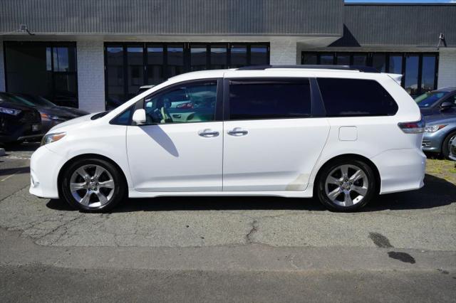2014 Toyota Sienna SE 8 Passenger
