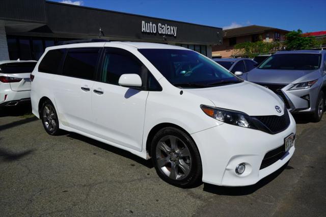 2014 Toyota Sienna SE 8 Passenger