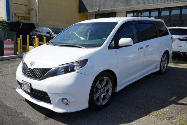 2014 Toyota Sienna SE 8 Passenger