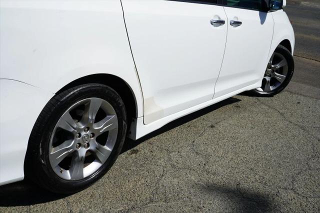 2014 Toyota Sienna SE 8 Passenger