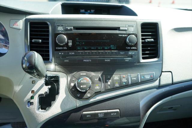 2014 Toyota Sienna SE 8 Passenger