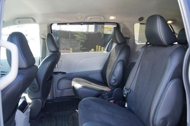 2014 Toyota Sienna SE 8 Passenger
