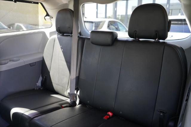 2014 Toyota Sienna SE 8 Passenger